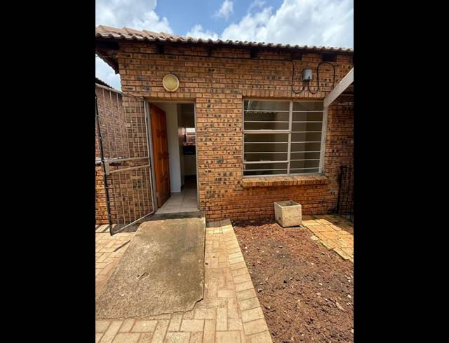 2 BEDROOM TOWNHOUSE FOR SALE IN GREENHILLS
